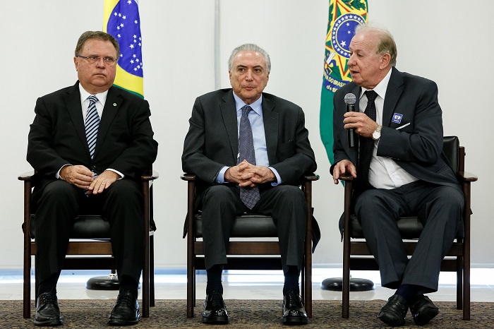 Presidente da FENATA com o presidente Michel Temer